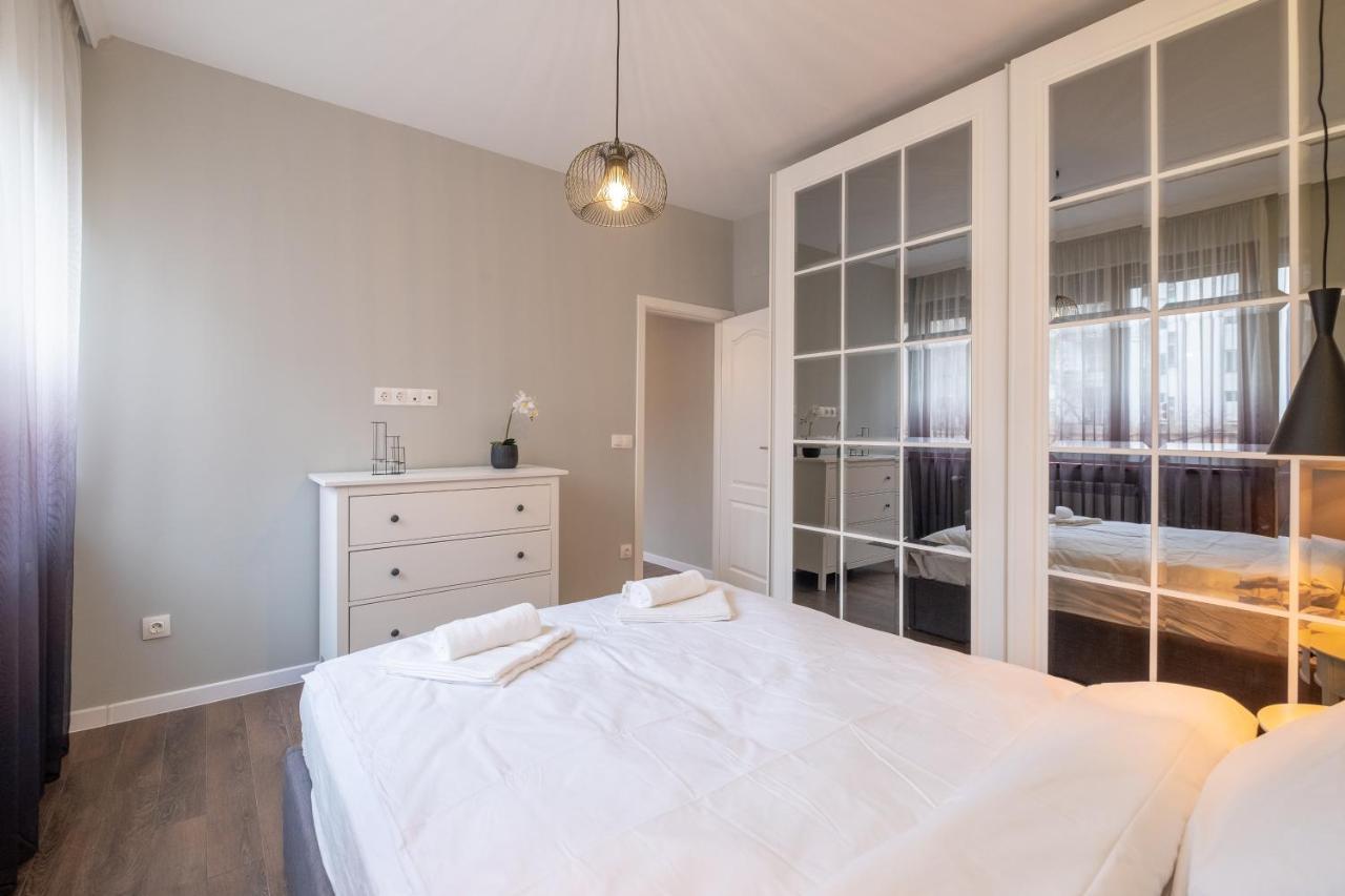 Designer & Cozy 2Bd Flat With A Parking In The City Center By Flat Mаnager Sofia Ngoại thất bức ảnh